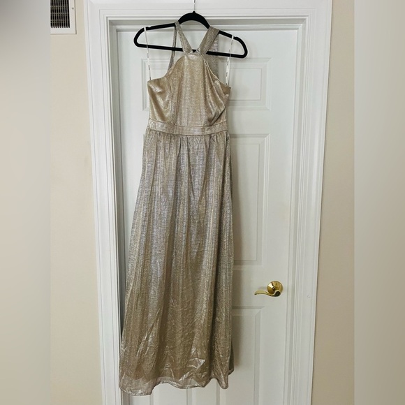 Beautiful gold maxi dress size medium - Picture 3 of 10